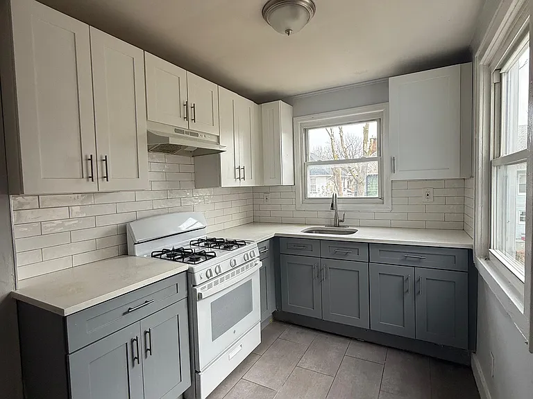 898 S 20th St #2F — Photo 8