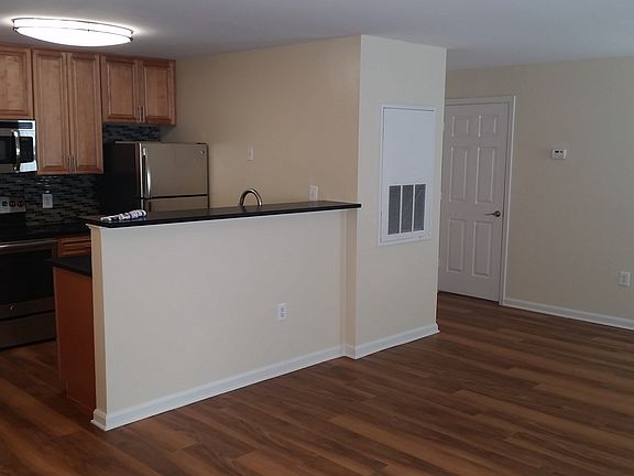 4th image of 5809 Woodlawn Gable Dr APT L
