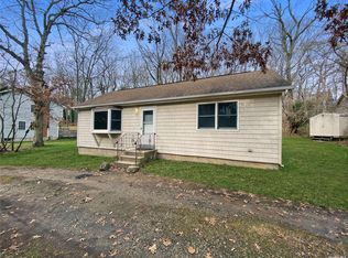 135 N Country Rd, Smithtown, NY 11787