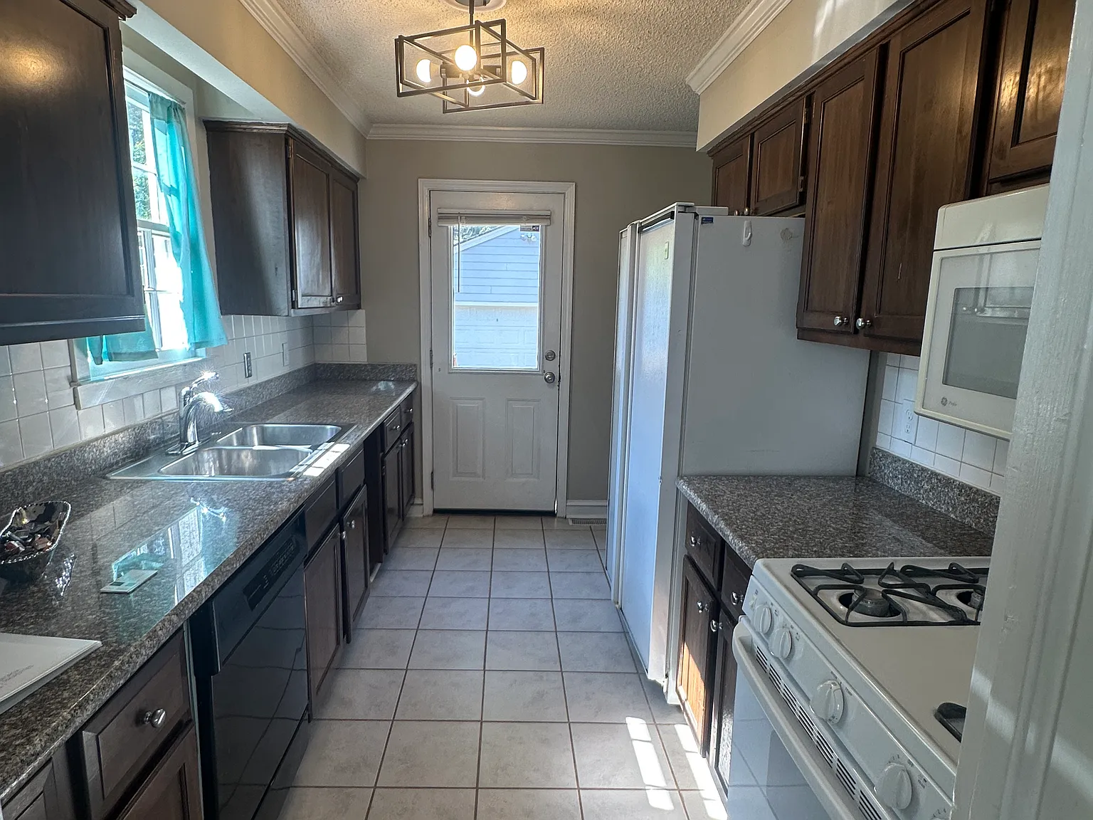 3 bed, $2,500 — Photo 4