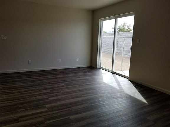 4th image of 840 Sunny Ln #C