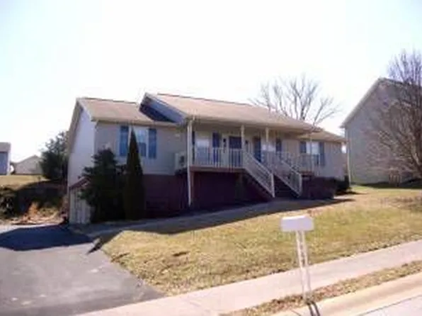 1005 Kennesaw Dr, Johnson City, TN 37615