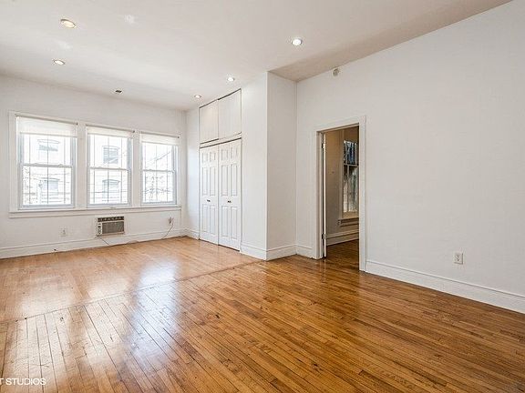 4th image of 1376 W Grand Ave APT 2R