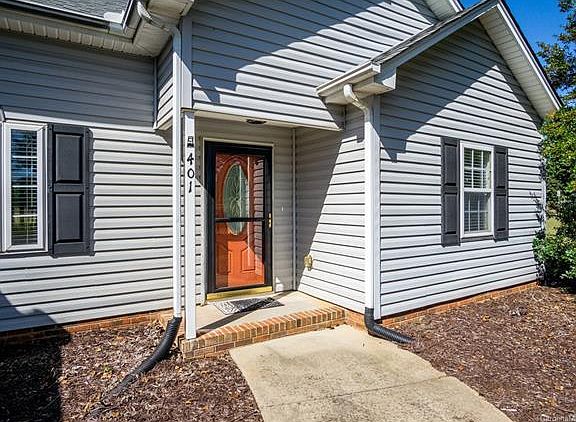 3rd image of 401 Linsbury Ct