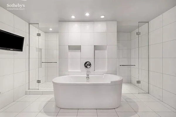 Rented by Sotheby's International Realty | media 18