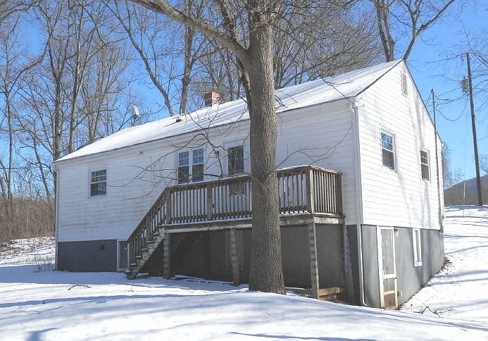 2nd image of 31 Cardinal Cir