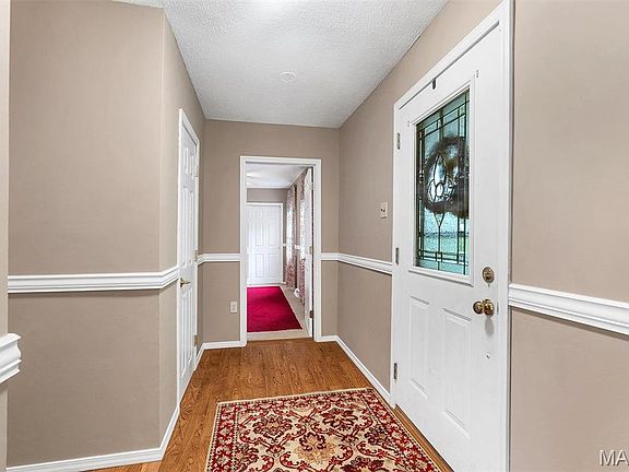 4th image of 10640 Clarendon Ave