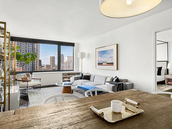 4th image of 111 W 67th St APT 33C