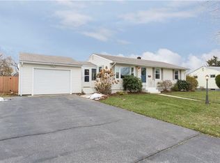 14 Hoyt St, Warwick, RI 02886