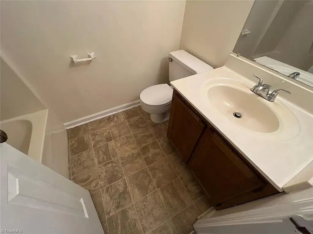 2 bed, 975 sqft, $1,195 — Photo 3