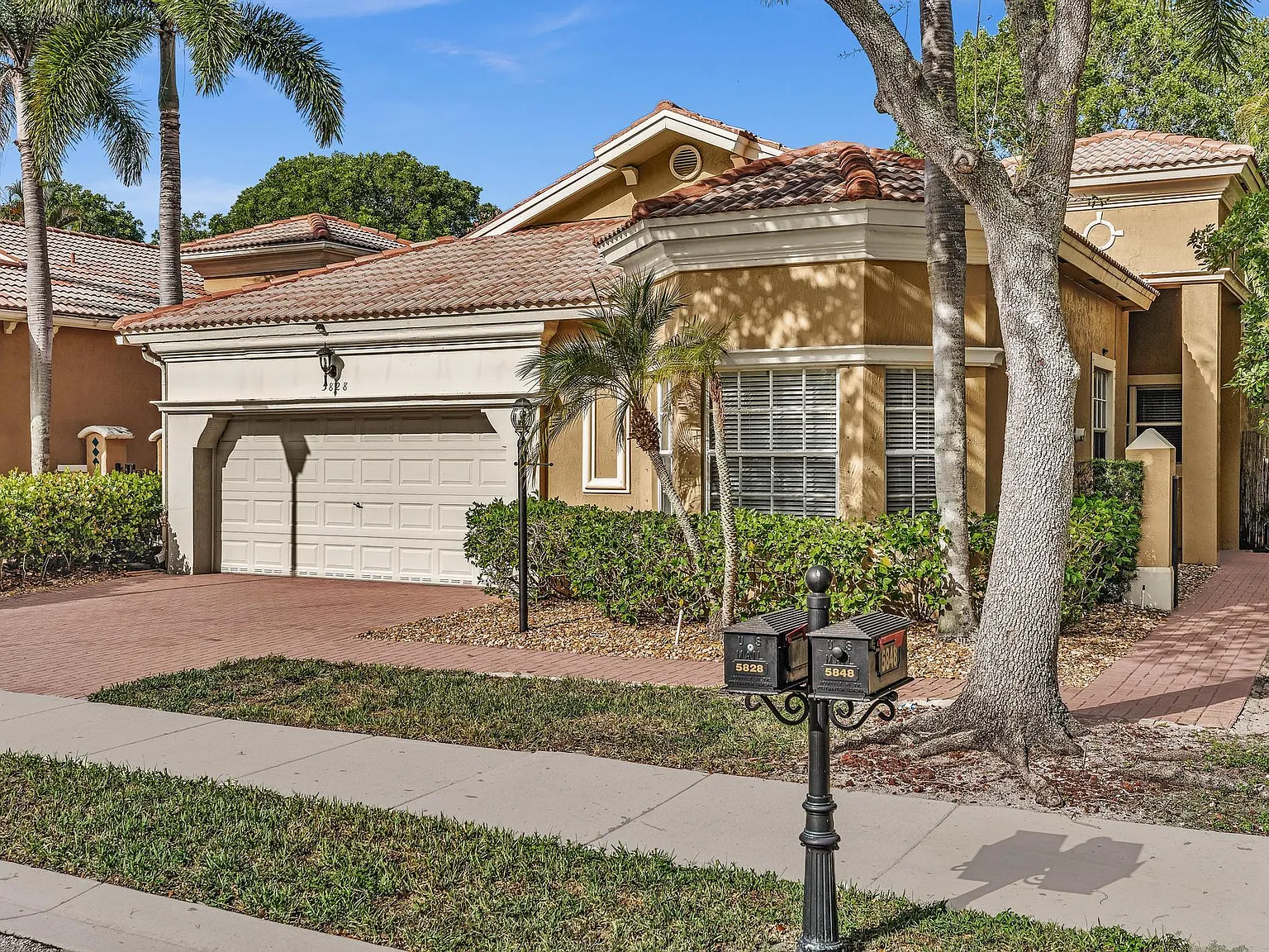 3 bed, 2.0 bath, 1818 sqft, $5,000 — Photo 2