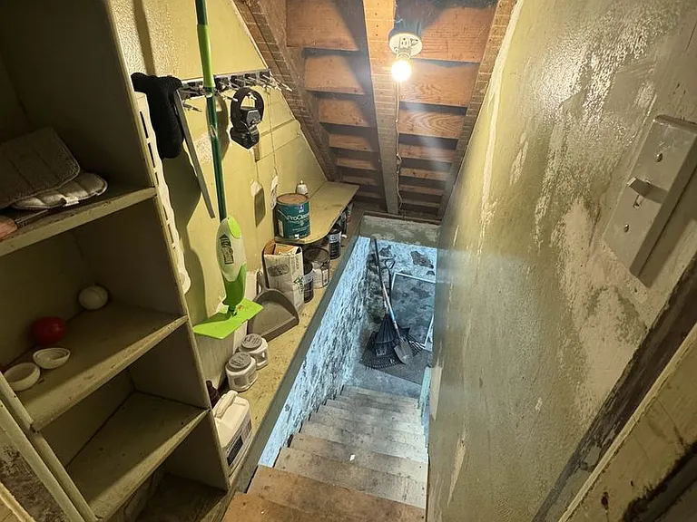 408 W Douglass Ave — Photo 24