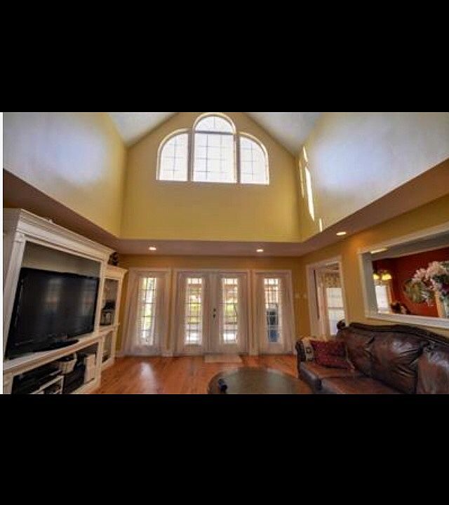1st image of 1350 Arbor Cir
