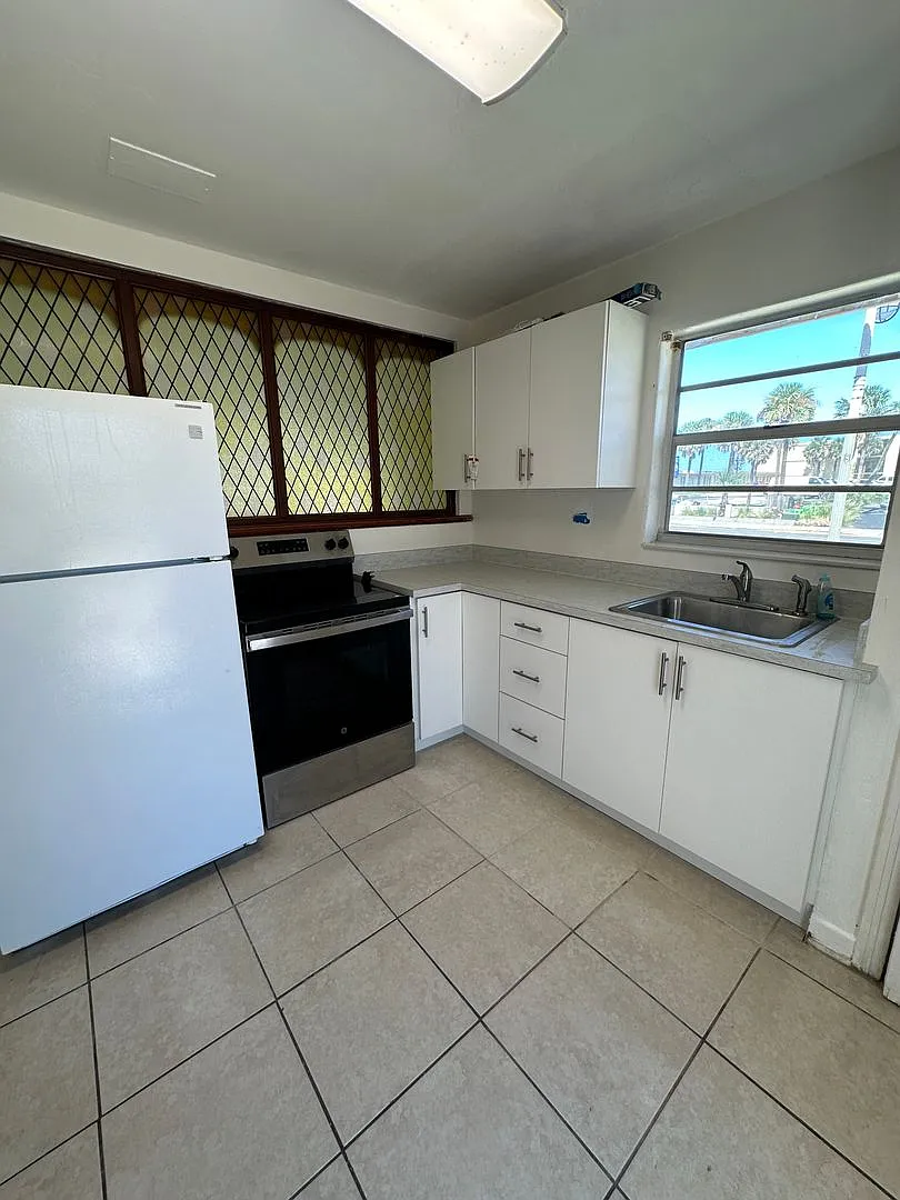 TP 3226 S Atlantic Ave. — Photo 3
