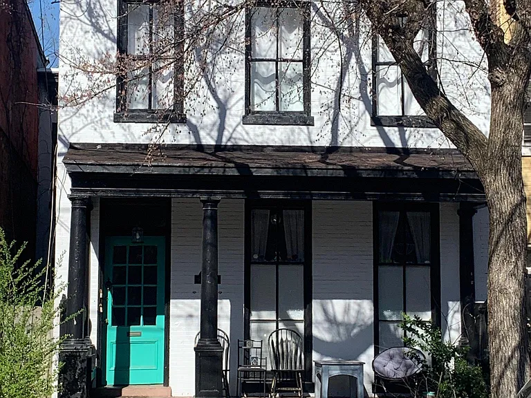 504 W Clay St — Photo 1
