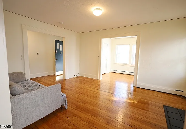 15 Edgar St #A — Photo 3