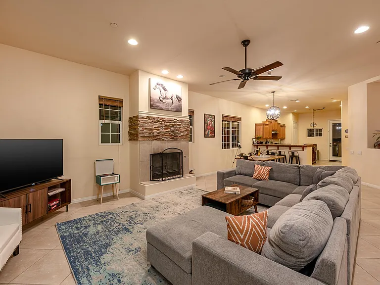 4980 Surrey Ct — Photo 24