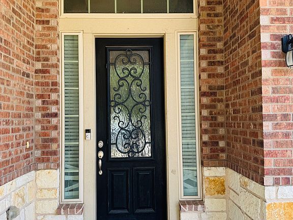 5th image of 2437 Merton Dr