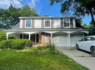 2163 Yorktown Dr, Ann Arbor, MI 48105