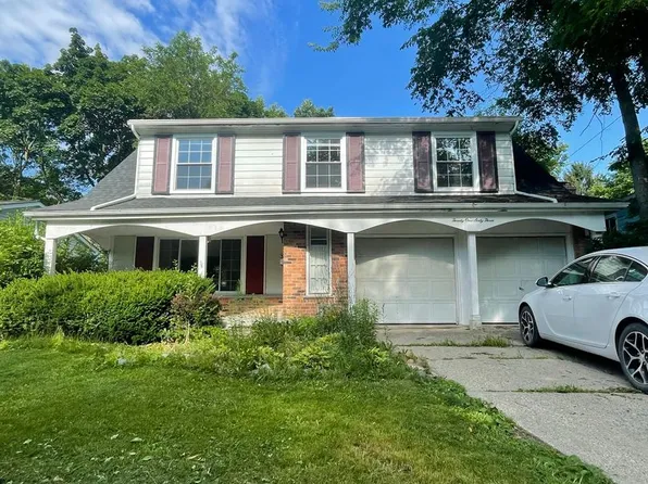 2163 Yorktown Dr, Ann Arbor, MI 48105