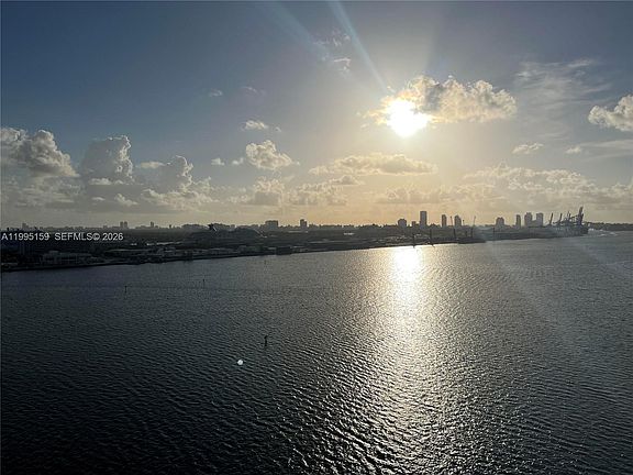 4th image of 808 Brickell Key Dr APT 2002