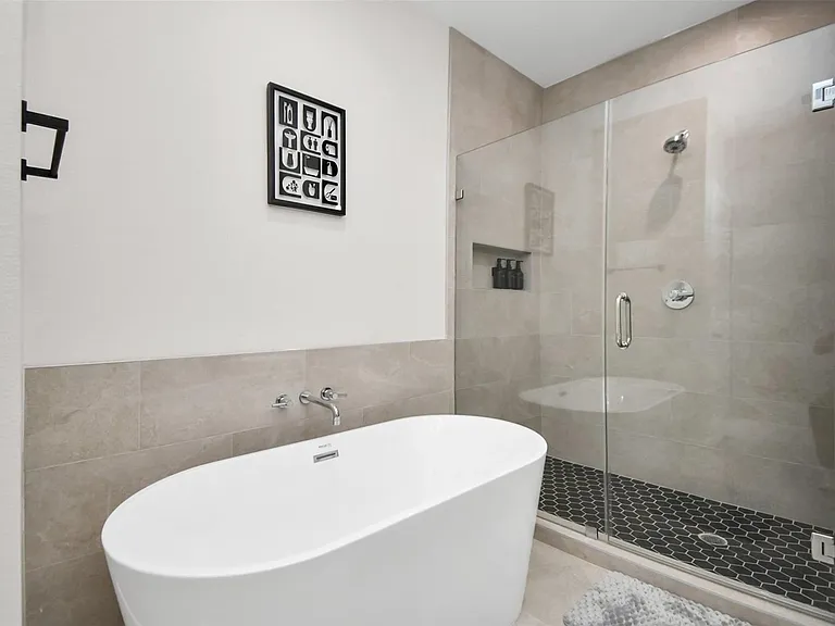 5718 Beall St #D — Photo 16