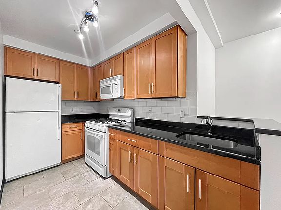 4th image of 6 E 116th St APT 8C