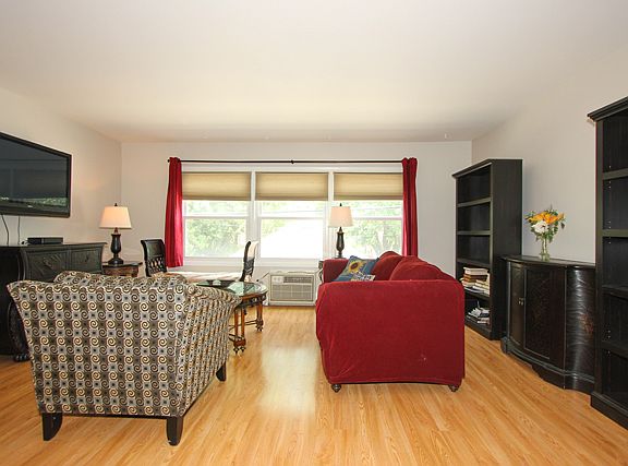 2nd image of 1025 Randolph St APT 103