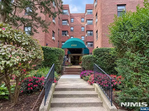 2335 Hudson Ter APT C7, Fort Lee, NJ 07024
