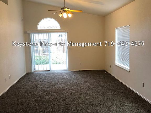 4th image of 1004 Cherrycrest Dr