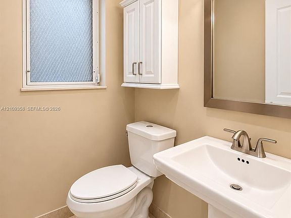 5th image of 2200 Diana Dr APT 218