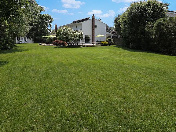 3rd image of 18 Marlboro Ln