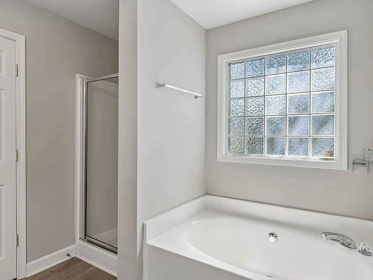2601 Danbury Cir — Photo 23