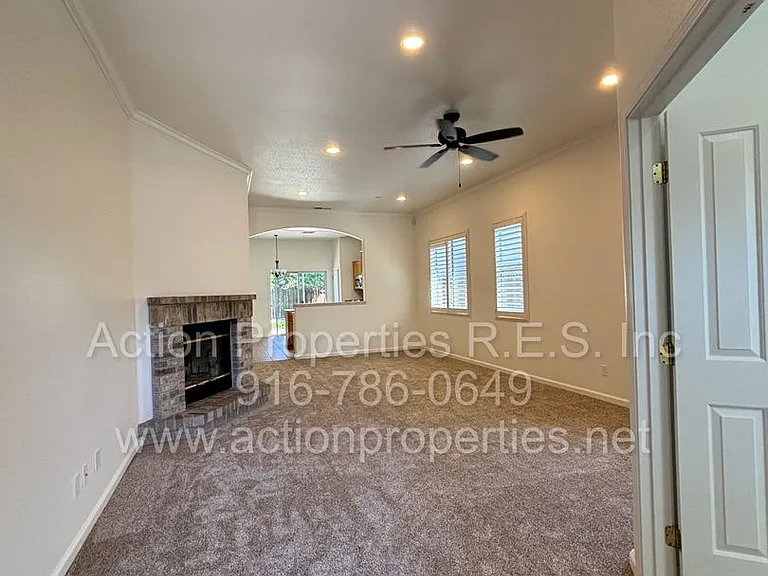 320 Bettencourt Dr — Photo 4