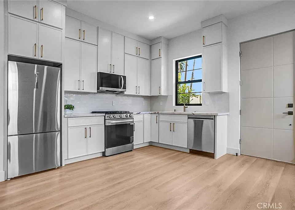 19350 1/2 Lanark St