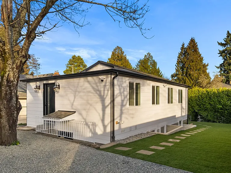 5945 Fauntleroy Way SW #B — Photo 7