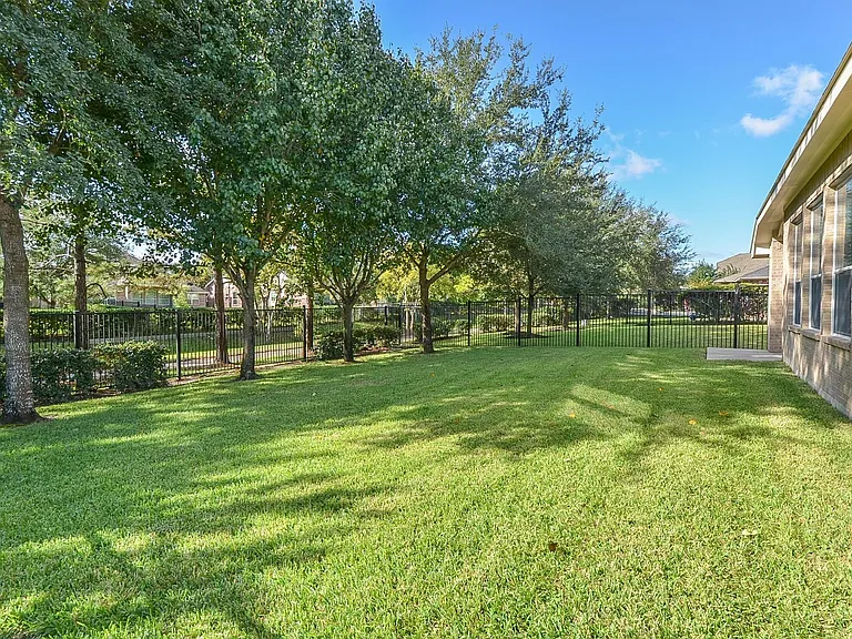 18323 S Elizabeth Shore Loop — Photo 30
