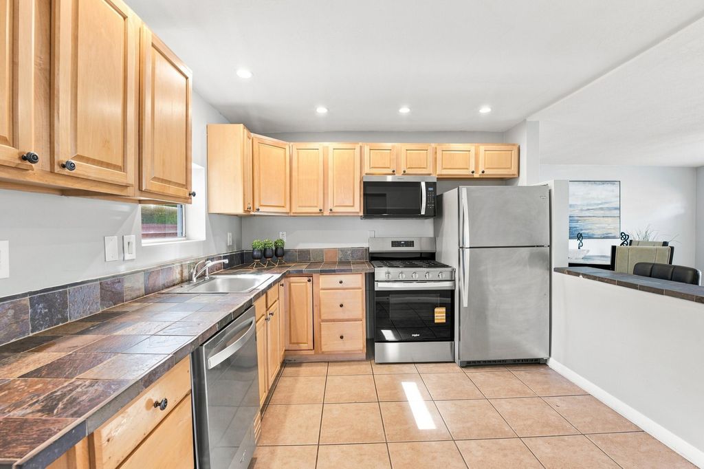2610 NE 8th Avenue, photo 9