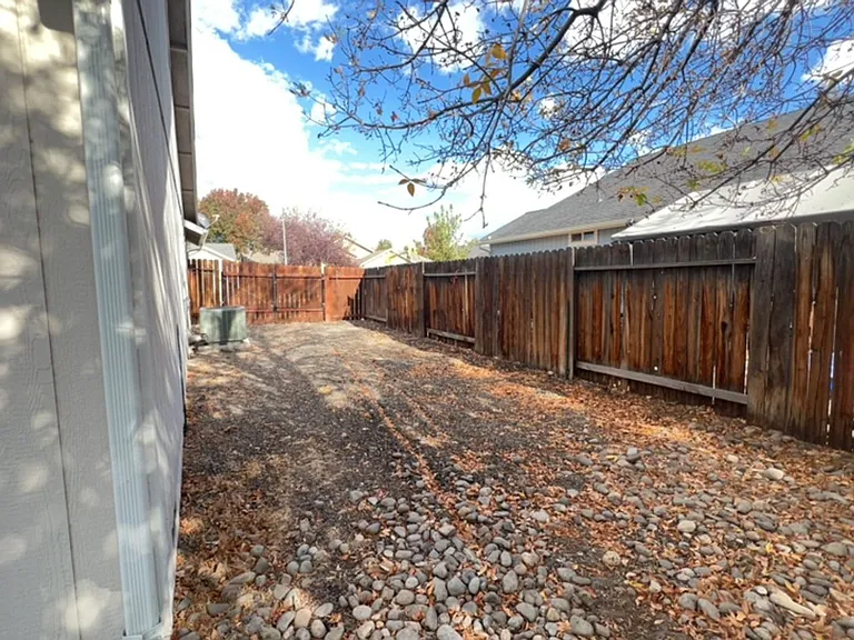 1325 Chichester Dr — Photo 3