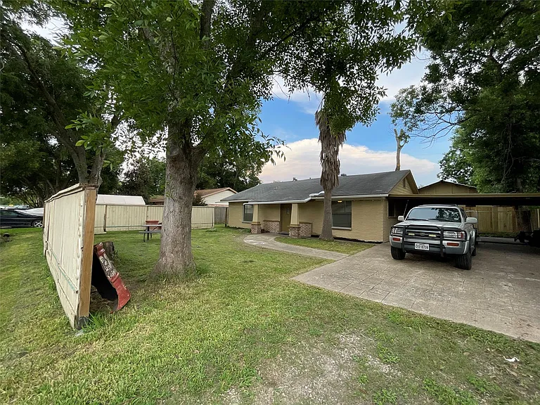 4803 Geraldine St — Photo 3