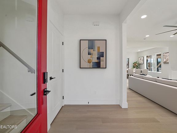 5th image of 2540 Washington Ave