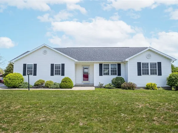 8479 Violet Ln, Batavia, NY 14020