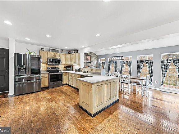 2nd image of 417 N Brookside Dr