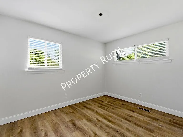6107 Vance Cir — Photo 16