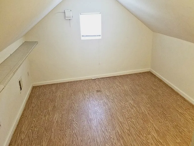 843 W 41st St — Photo 5