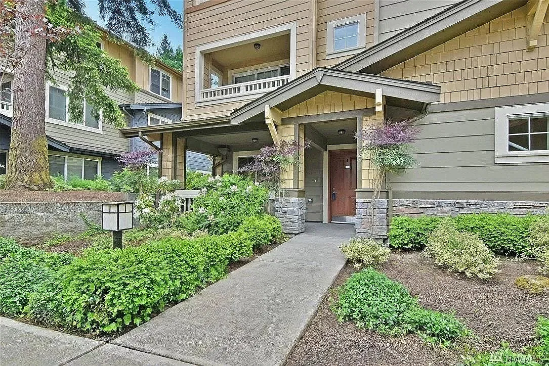 2 bed, 1019 sqft, $2,900 — Photo 1