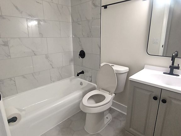 5th image of 715 E 12th St #L
