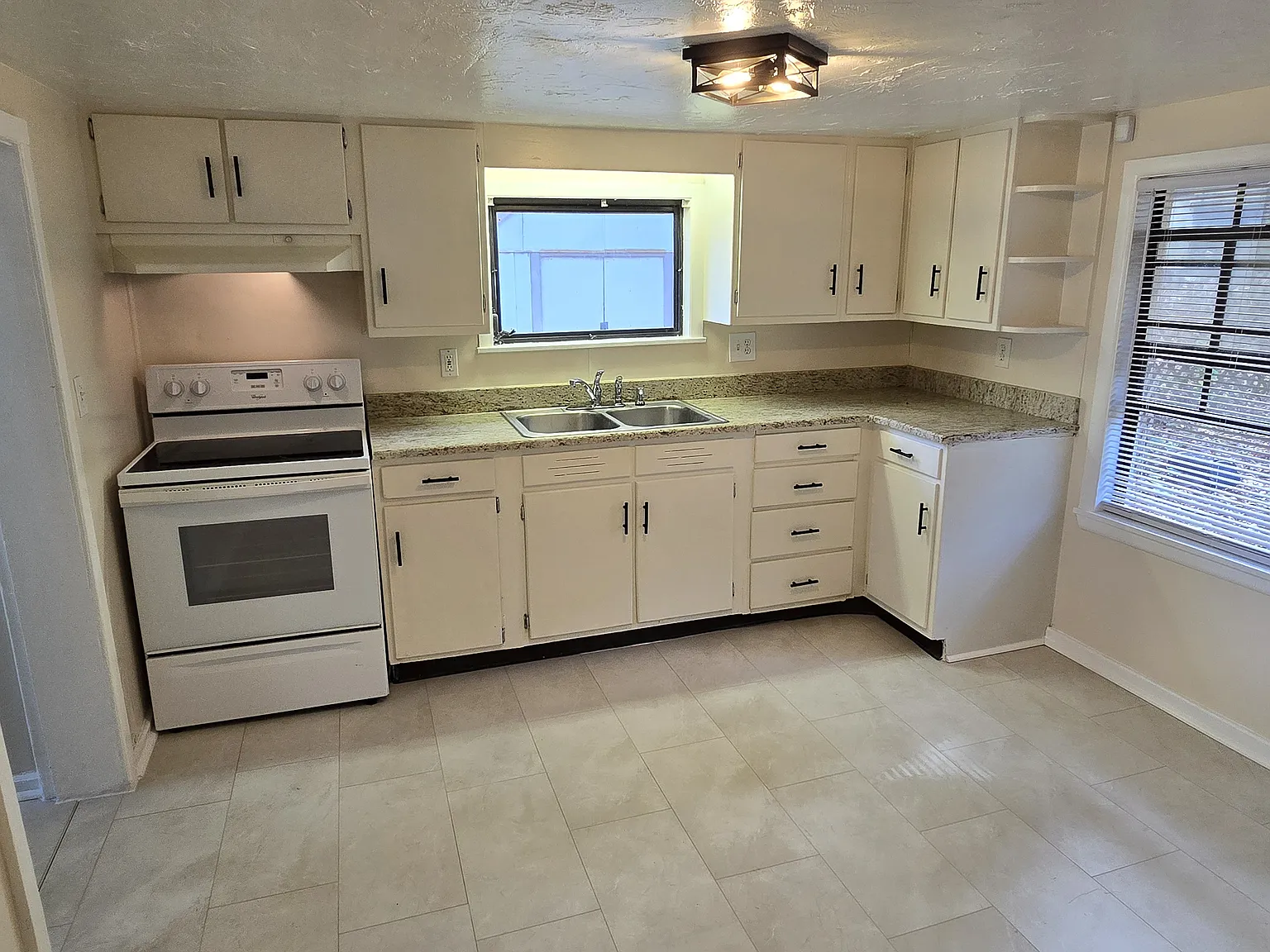 2 bed, 1010 sqft, $1,875 — Photo 2