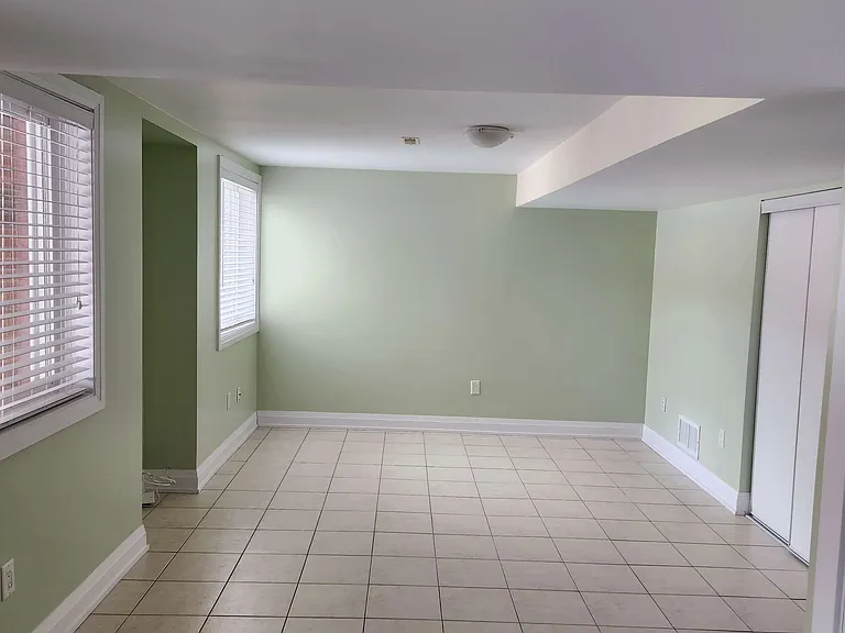 103 Sun King Cres #BASEMENT — Photo 2