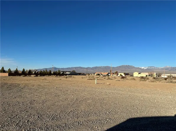 2201 S Manzanita Dr, Pahrump, NV 89048